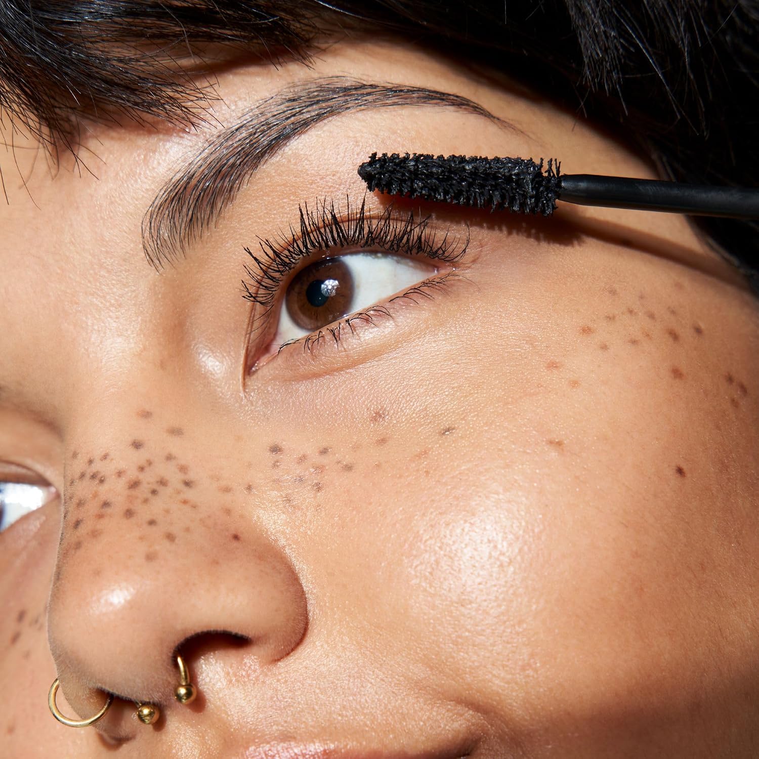 False Lash Effect Mascara – Volumizing, Lengthening, Clump-Free